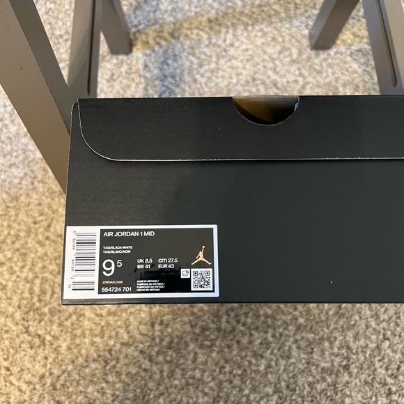 AIR JORDAN 1 MID - Picture 7 of 7